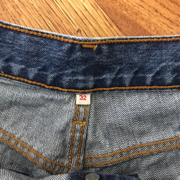 Levi’s Cutoff Shorts - Picture 4 of 7